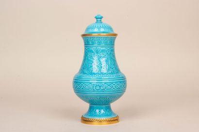 Manufacture de Sèvres -
Vase couvert en porcelaine...