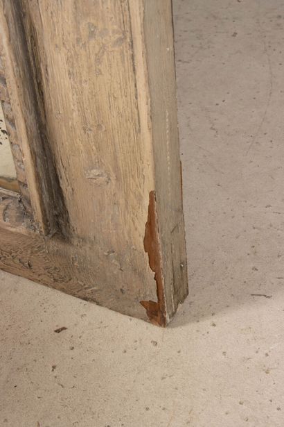 Trumeau en bois et stuc patiné et doré, à...