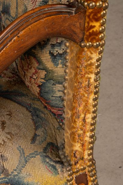 Fauteuil à haut dossier, pieds os de mouton...