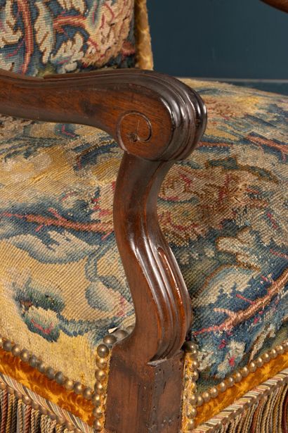 Fauteuil à haut dossier, pieds os de mouton...