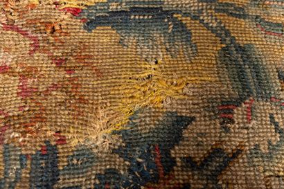 Fauteuil à haut dossier, pieds os de mouton...