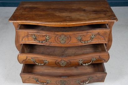 Commode tombeau en bois fruitier ouvrant...