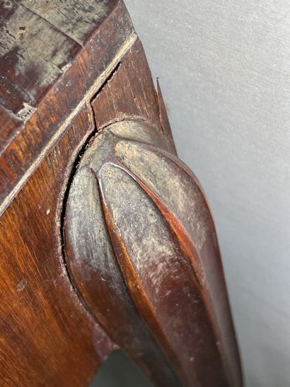Coiffeuse en placage d'acajou ouvrant à trois...