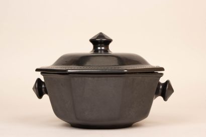 ACCOLAY
Soupière en céramique noire, à pans...