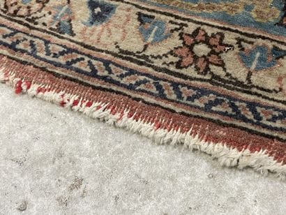 Tapis laine et soie
210 x 140 cm
Usures et...