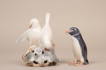 Royal Copenhague - Deux statuettes en porcelaine...