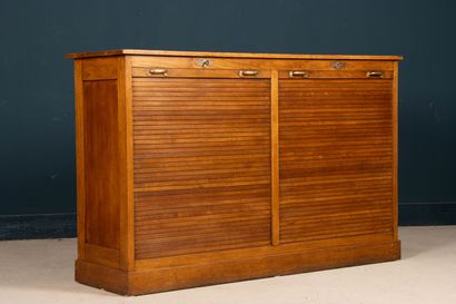 Buffet formant classeur à rideaux en deux...