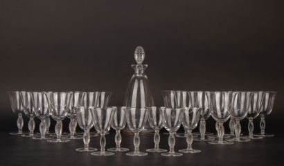 LALIQUE FRANCE Fontainebleau service.
Set...
