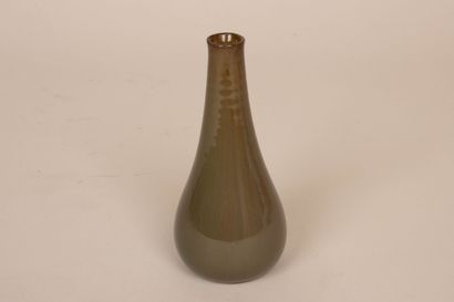 Auguste DELAHERCHE (1857-1940)
Vase en grès...