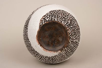 PRIMAVERA:
Large stoneware coloquinte vase...