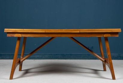 Table rectangulaire en chêne clair, allonges...