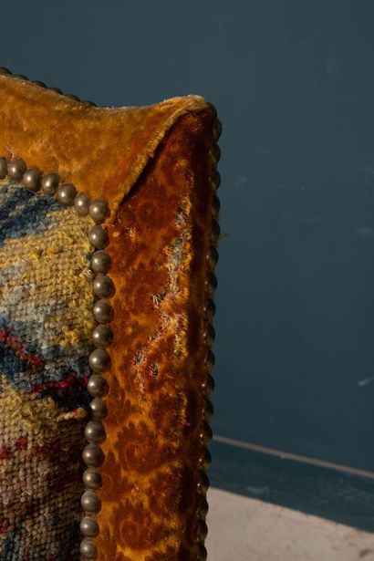 Fauteuil à haut dossier, pieds os de mouton...
