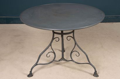 Table de jardin ronde.
Style Arras.
Métal...