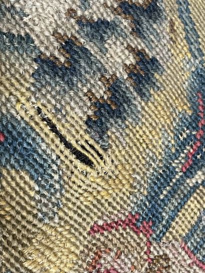 Fauteuil à haut dossier, pieds os de mouton...