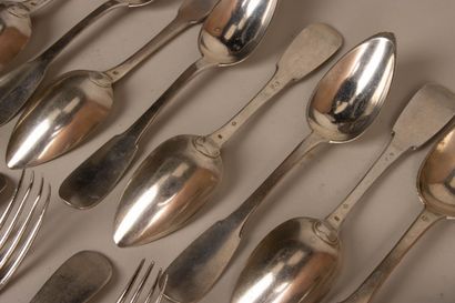 Douze grands couverts et une louche en argent,...