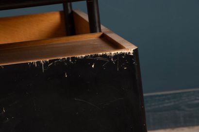 Bureau en placage de chêne et bois noirci,...