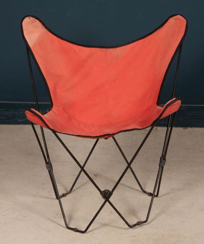Suite de quatre fauteuils pliants type Butterfly.
Années...