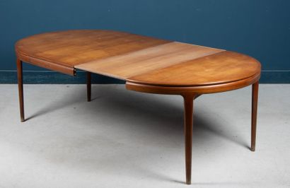 Round teak table and six chairs
Scandinavian...