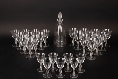 LALIQUE FRANCE Fontainebleau service.
Set...
