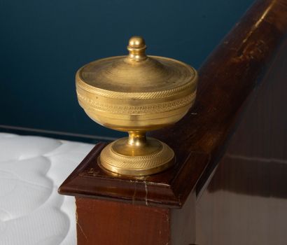 Lit en acajou et placage d'acajou, bronze...