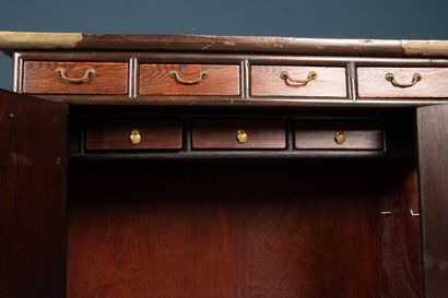 Cabinet en bois exotique et placage.
Corée...