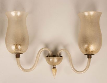 VERONESE, attribué à .
Lustre en verre irisé...