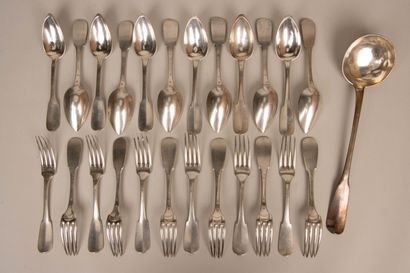 Douze grands couverts et une louche en argent,...