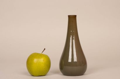 Auguste DELAHERCHE (1857-1940)
Vase en grès...