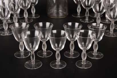 LALIQUE FRANCE Fontainebleau service.
Set...