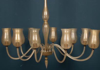 VERONESE, attribué à .
Lustre en verre irisé...