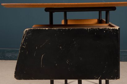 Bureau en placage de chêne et bois noirci,...