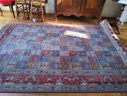 Tapis d'Orient en laine à décor de multiples...