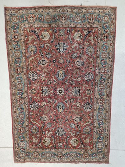 Tapis laine et soie
210 x 140 cm
Usures et...