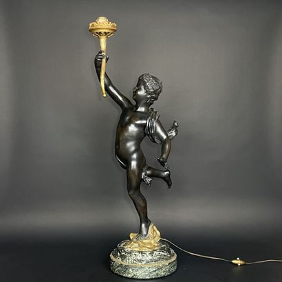 Grande torchère en bronze patiné et doré...