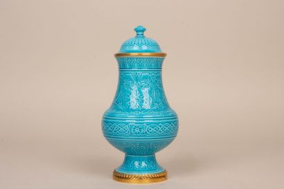 Manufacture de Sèvres -
Vase couvert en porcelaine...
