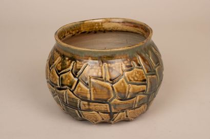 Eugène LION (1864-1945)
Stoneware pot cover...