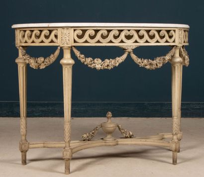 Console en bois sculpté patiné, dessus marbre.
Style...