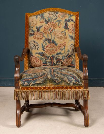 Fauteuil à haut dossier, pieds os de mouton...