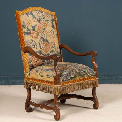 Fauteuil à haut dossier, pieds os de mouton...