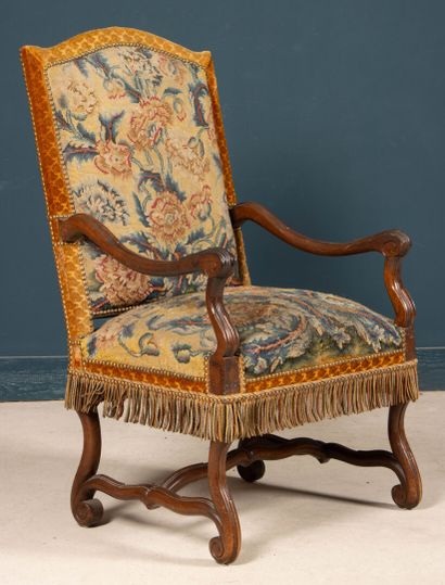 Fauteuil à haut dossier, pieds os de mouton...