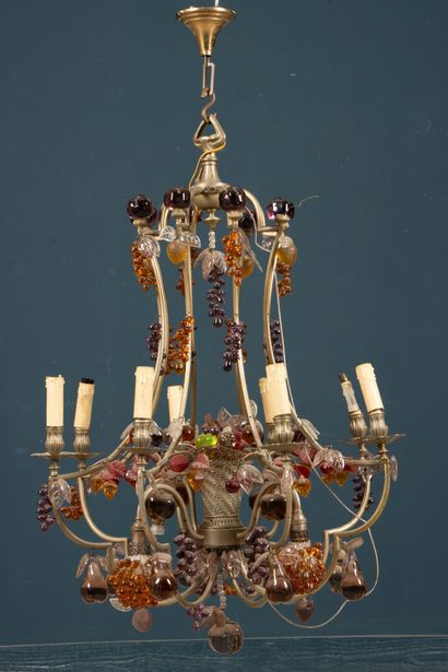 Lustre cage en fer forgé à douze lumières...