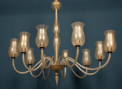 VERONESE, attribué à .
Lustre en verre irisé...