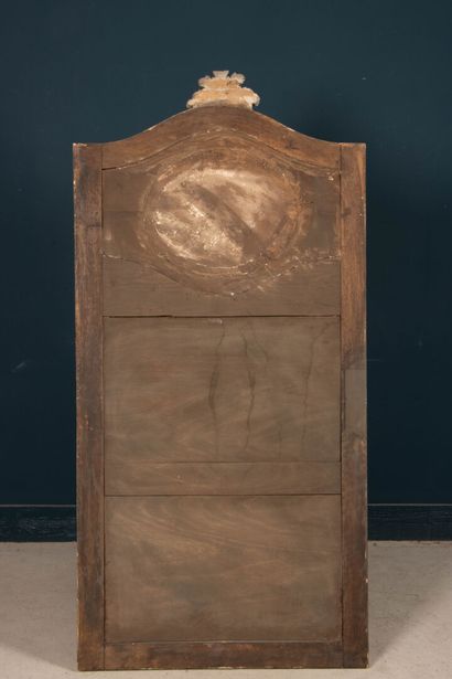 Trumeau en bois et stuc patiné et doré, à...