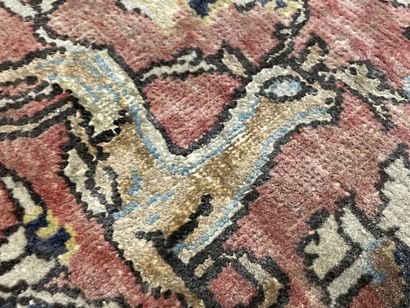 Tapis laine et soie
210 x 140 cm
Usures et...