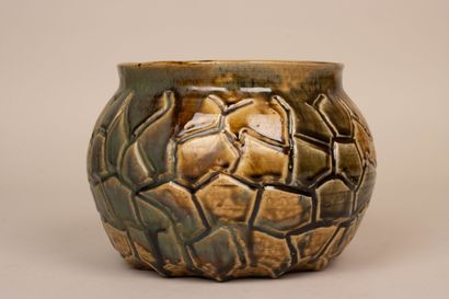 Eugène LION (1864-1945)
Stoneware pot cover...