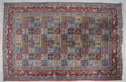 Tapis d'Orient en laine à décor de multiples...