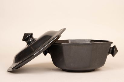 ACCOLAY
Soupière en céramique noire, à pans...