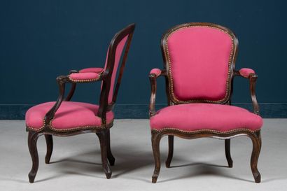Paire de fauteuils cabriolets bien garnis...