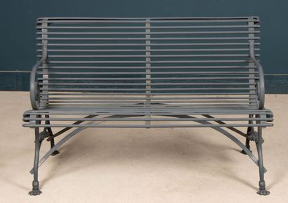 Banc de jardin à lattes en enroulement
Style...