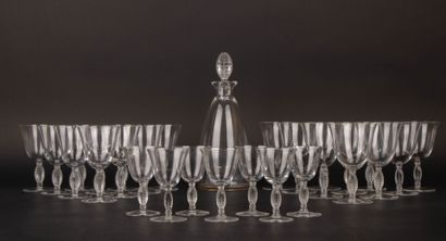 LALIQUE FRANCE Fontainebleau service.
Set...